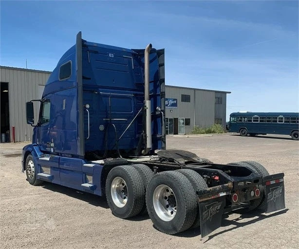 2015 VOLVO VNL64T670