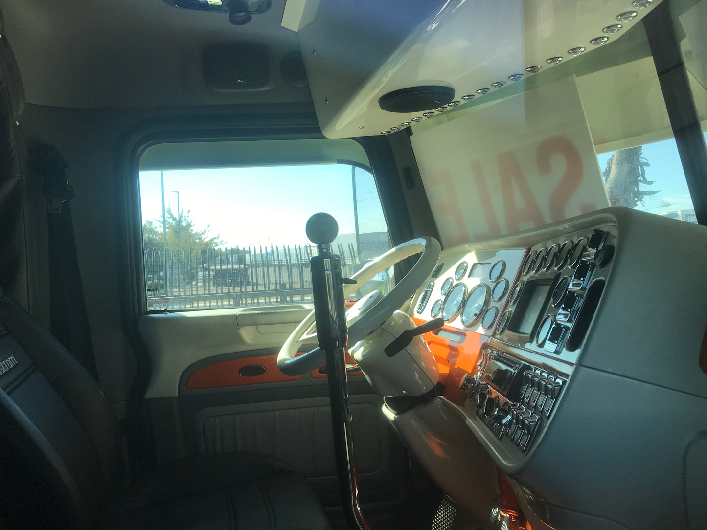 2019 Peterbilt 389 - Tons of extras fully custom