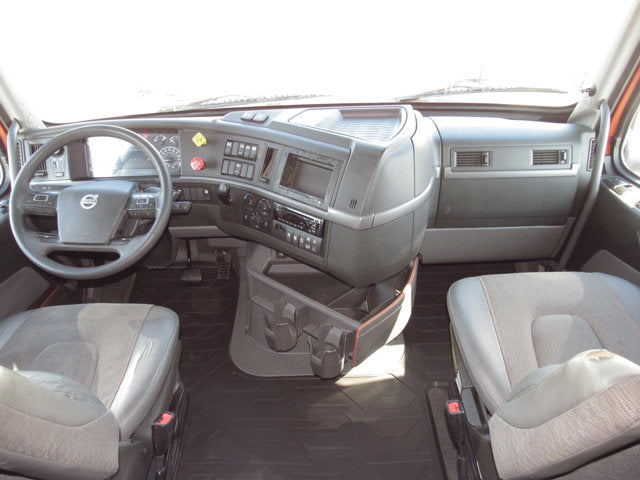 2019 VOLVO VNL64T-760 TRACTOR