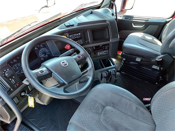 2020 VOLVO VNL64T760
