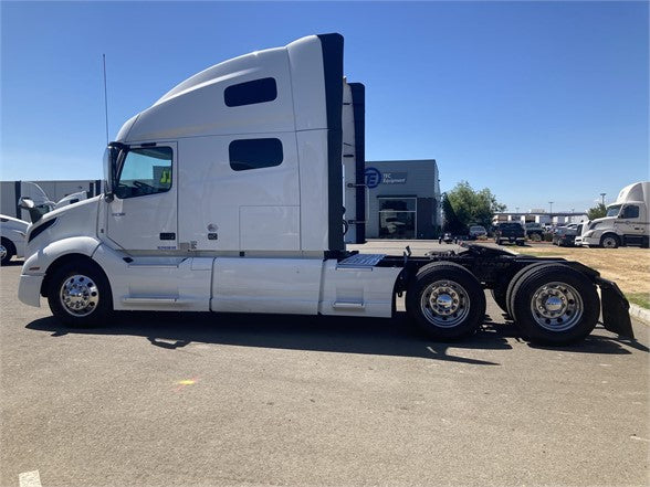 2022 VOLVO VNL64T760