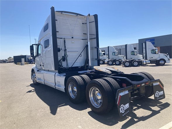 2022 VOLVO VNL64T760