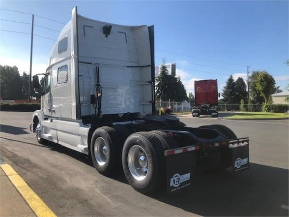 2017 VOLVO VNL64T780