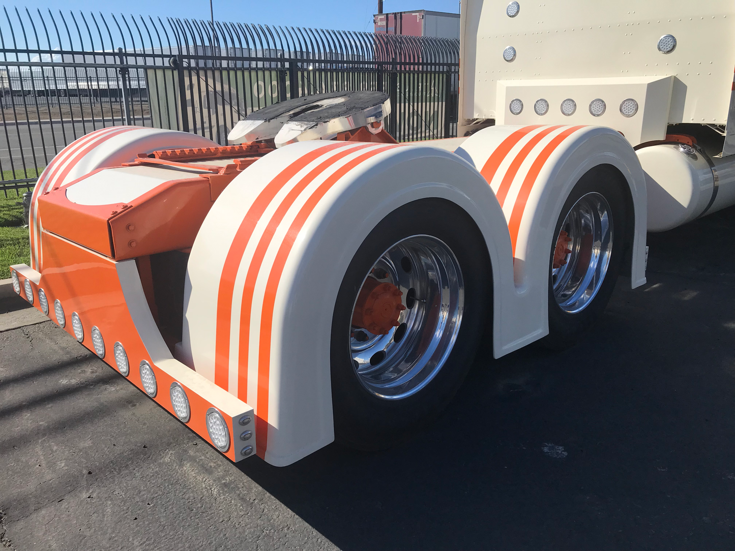2019 Peterbilt 389 - Tons of extras fully custom