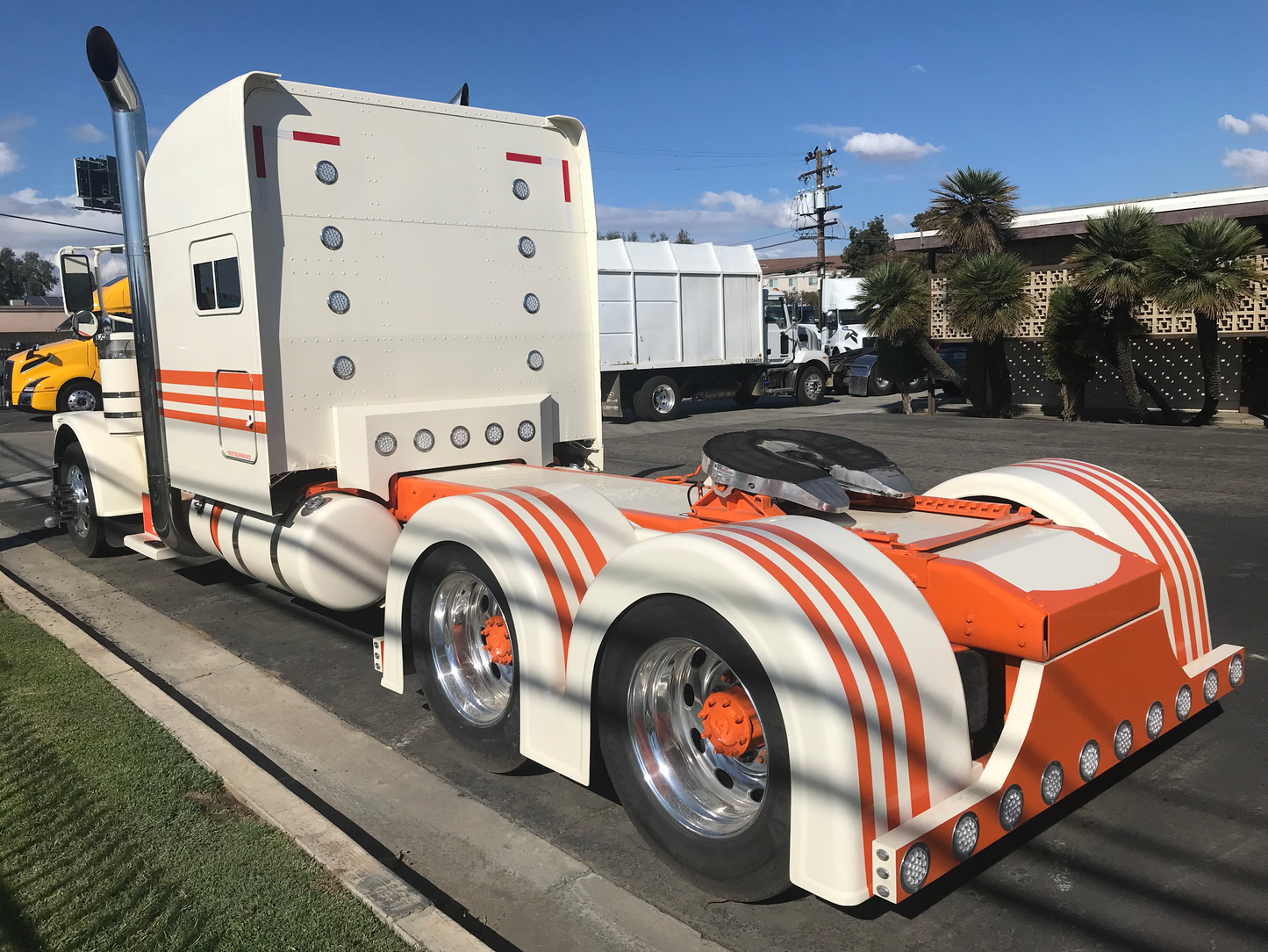 2019 Peterbilt 389 - Tons of extras fully custom