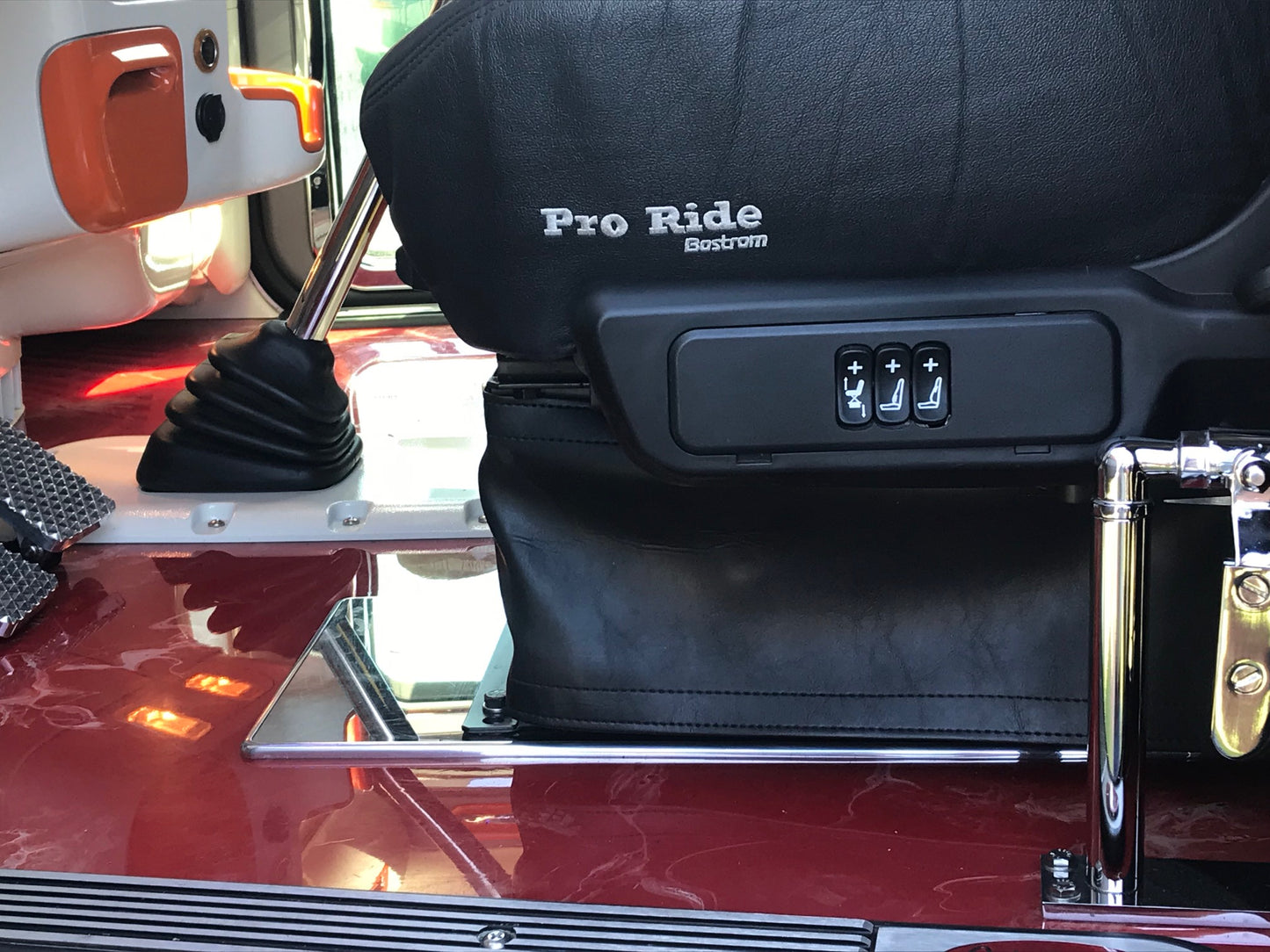 2019 Peterbilt 389 - Tons of extras fully custom